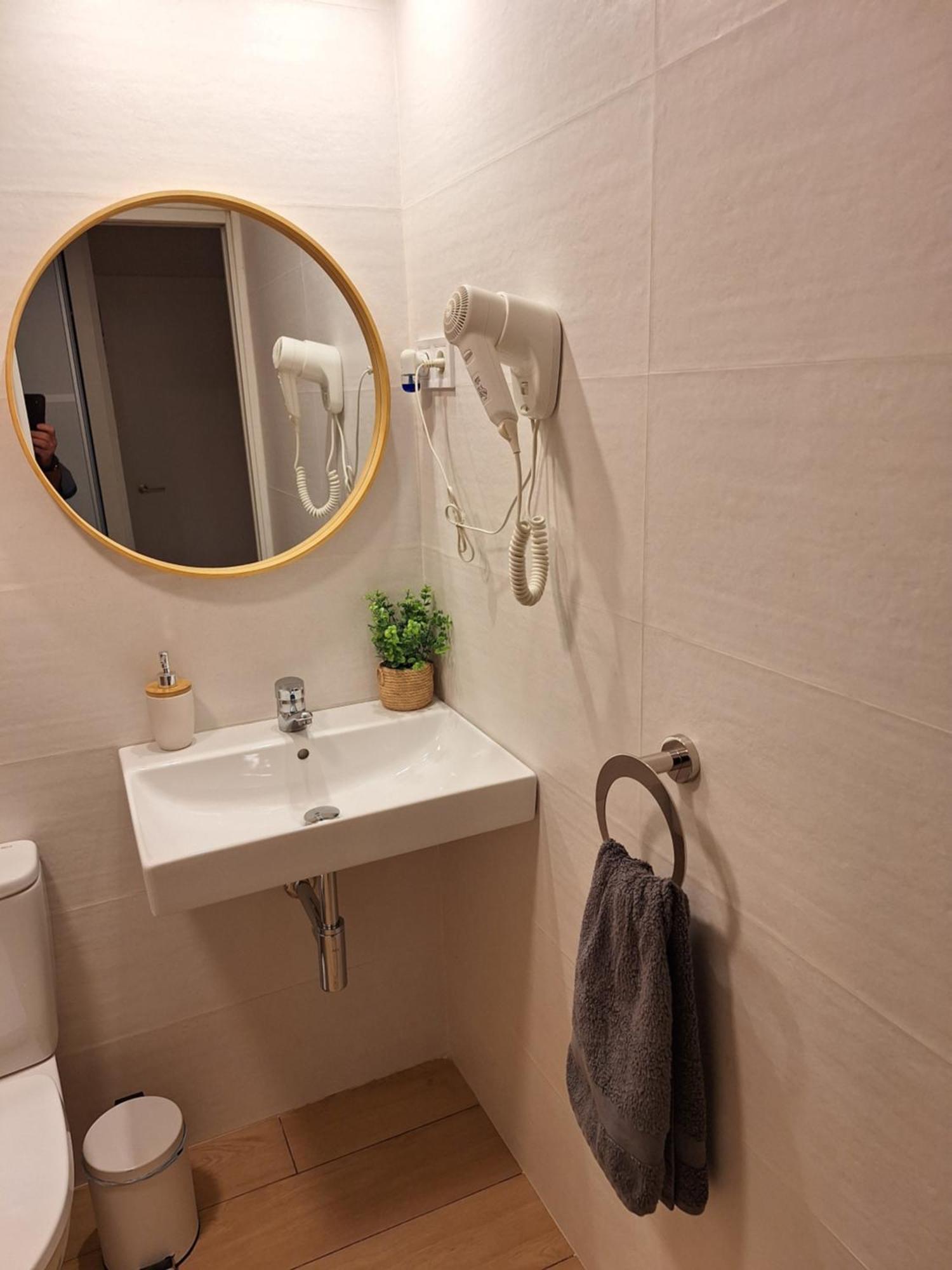 Piso Cerca De La Playa Apartment Malaga Bagian luar foto